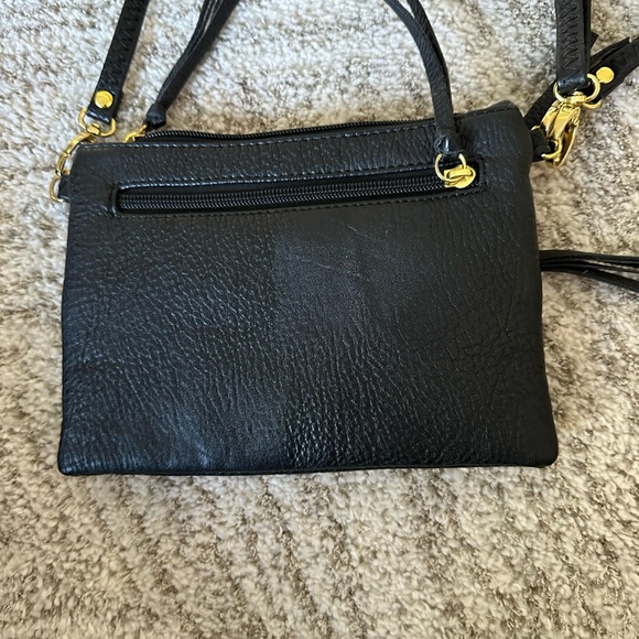 Black crossbody small purse
New - 100% PU
Strap is removable 
Unknown brand - Picture 3 of 6
